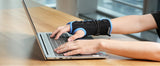 Noxwear - VELPEAU Wrist Brace for Carpal Tunnel, Arthritis, Tendonitis, Sprain, Injuries and Pain Relief, Wrist Splint for Women Men
